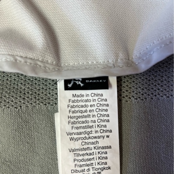 NWOT Oakley Grey 1/4 Zip Pullover Sweater - Picture 5 of 11